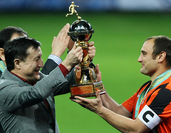 Дәретханада құсқан қыздардың видеосы